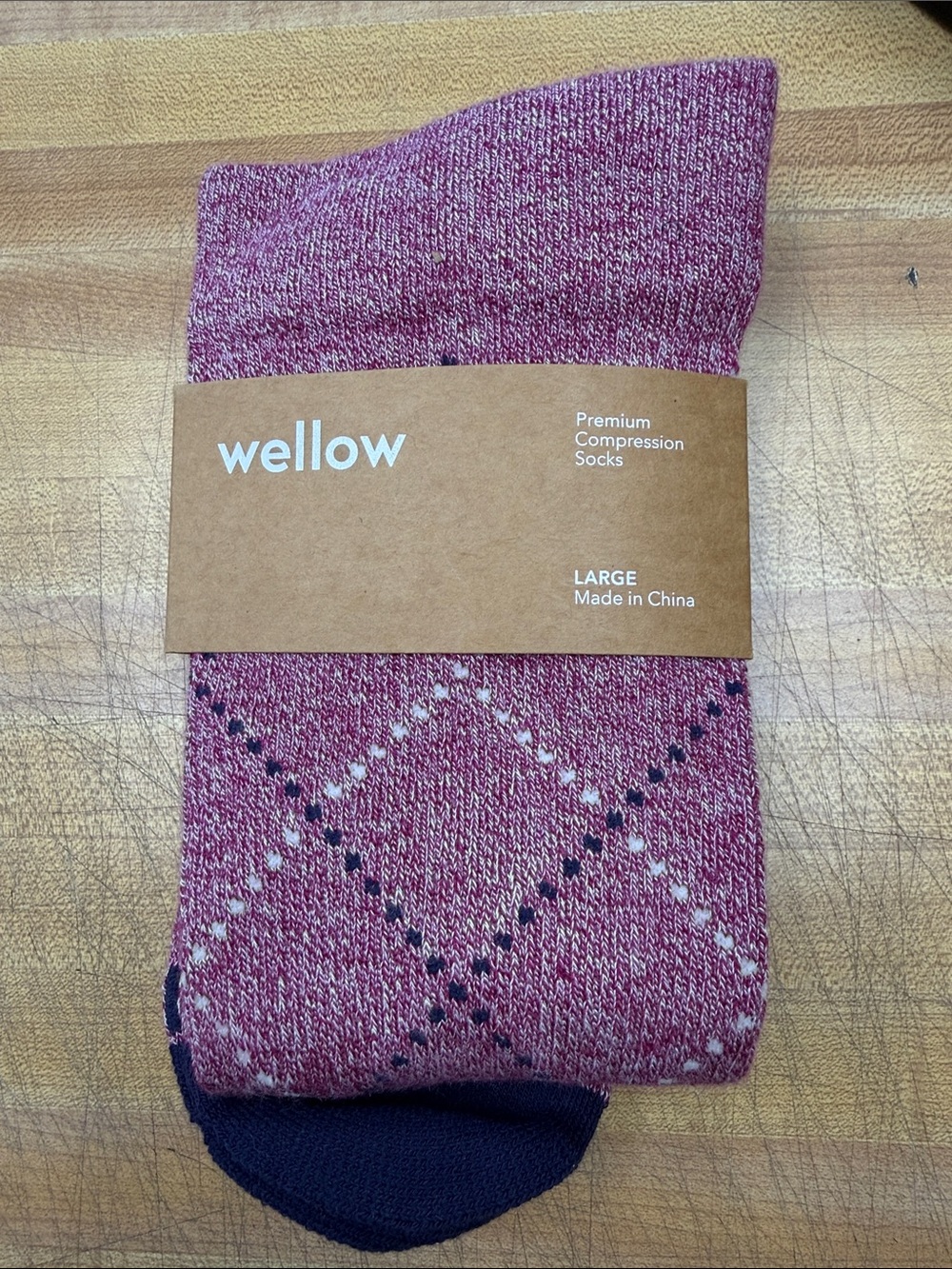 Wellow Women's Burgundy Diamond-Pattern Compression Socks